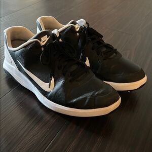 Nike Black and White Golf Shoes Sleek Design